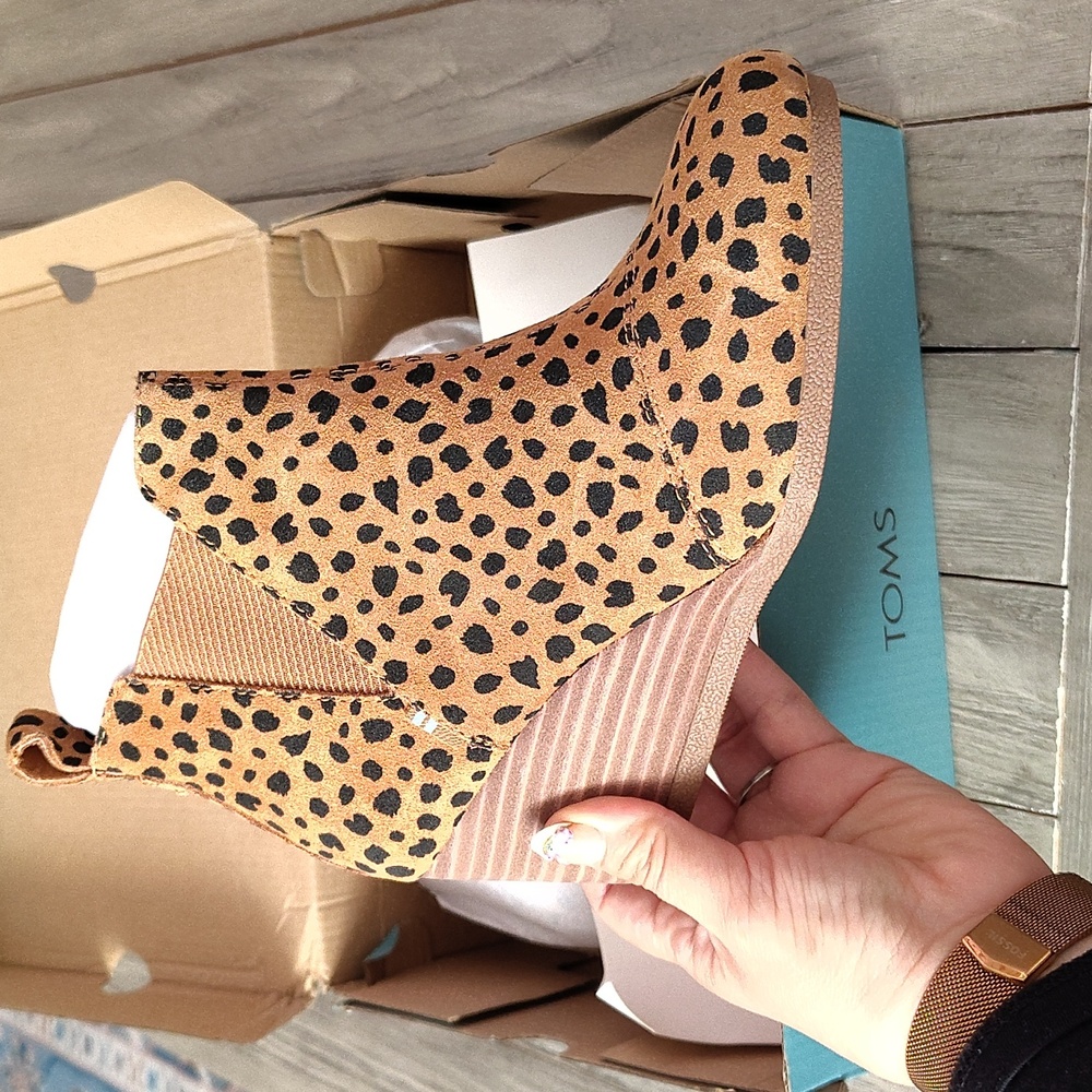 NEW TOMS Kelsey Boots In Cheetah Printed Suede Size Women's 6
